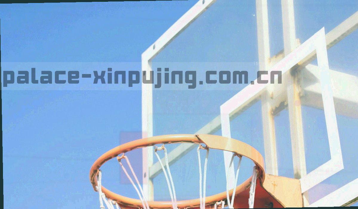 深靛蓝底色上闭合光罩与流动数据点的抽象图形
